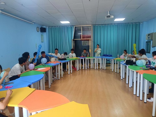 365英国上市公司