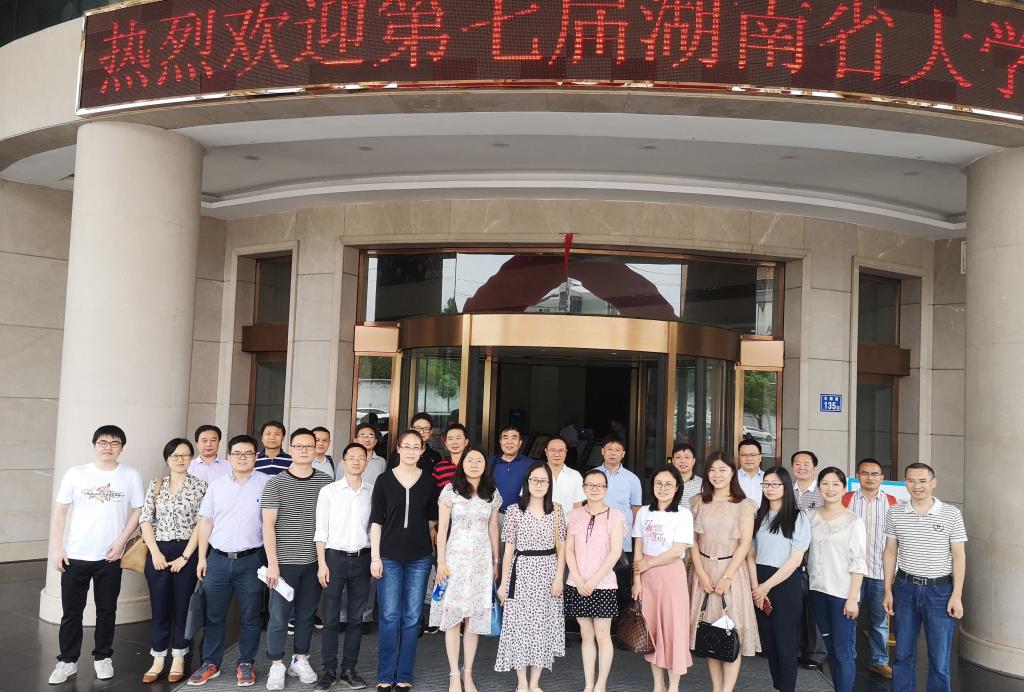 365英国上市公司