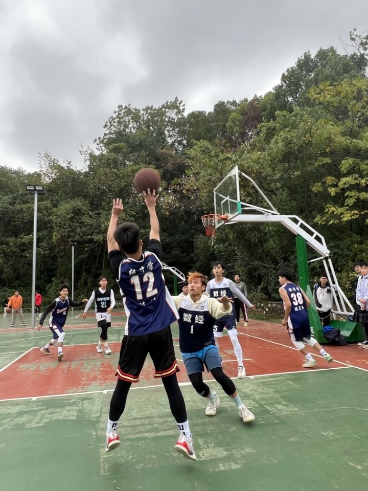 365英国上市公司