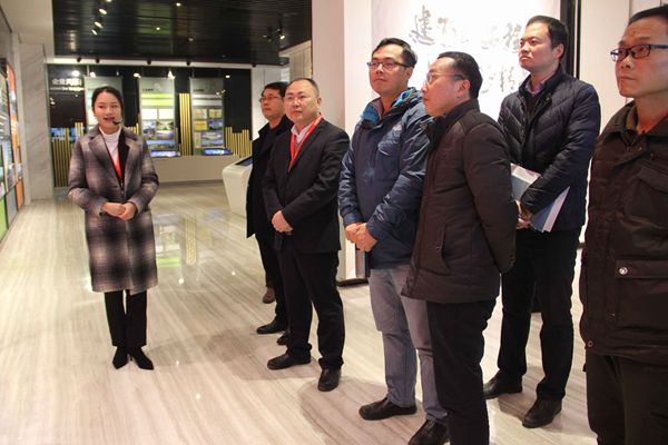 365英国上市公司