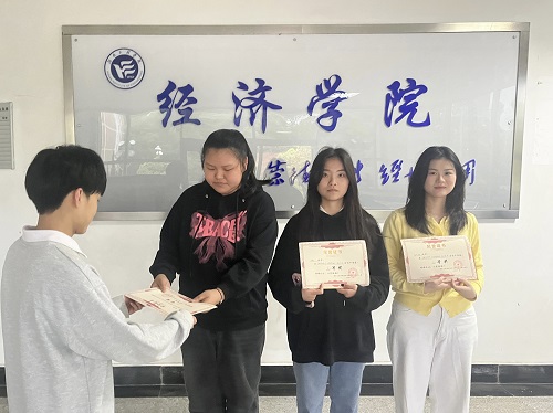 365英国上市公司