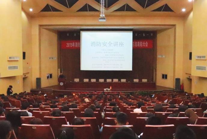 365英国上市公司