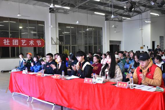 365英国上市公司