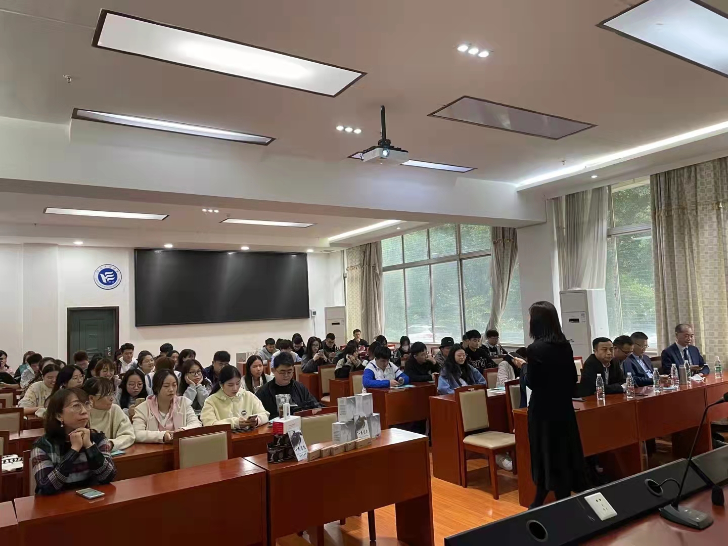 365英国上市公司