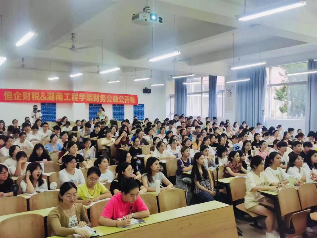 365英国上市公司