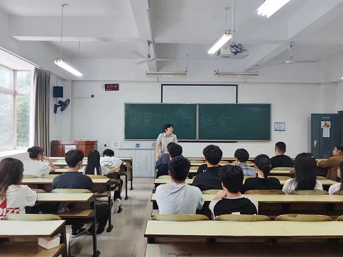 365英国上市公司