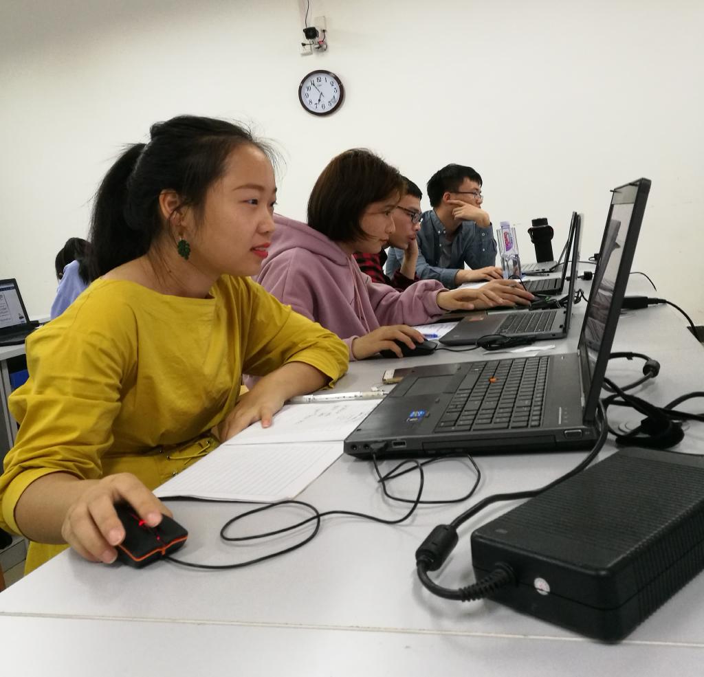 365英国上市公司