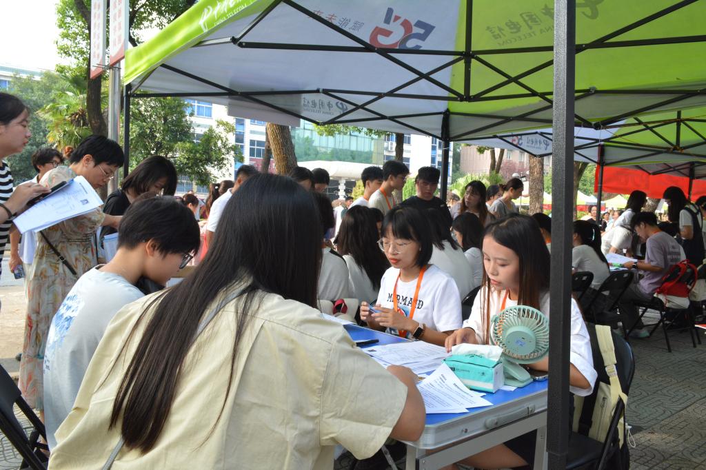 365英国上市公司