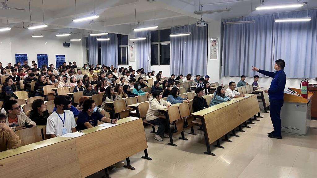 365英国上市公司