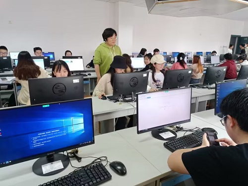 365英国上市公司