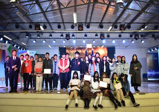 365英国上市公司