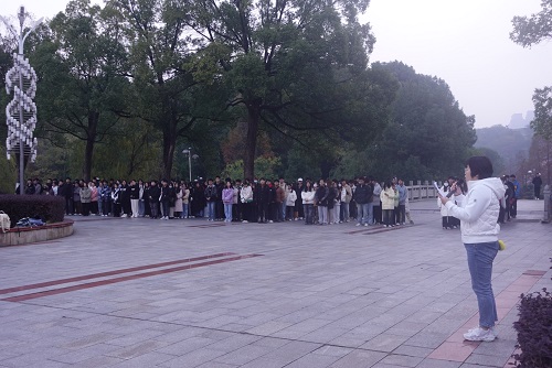 365英国上市公司