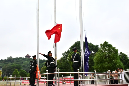 365英国上市公司