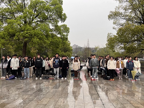 365英国上市公司