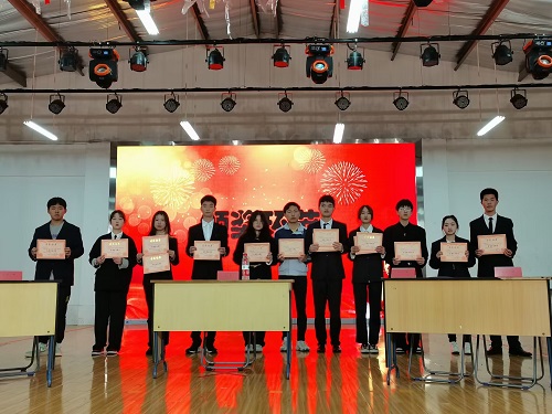 365英国上市公司