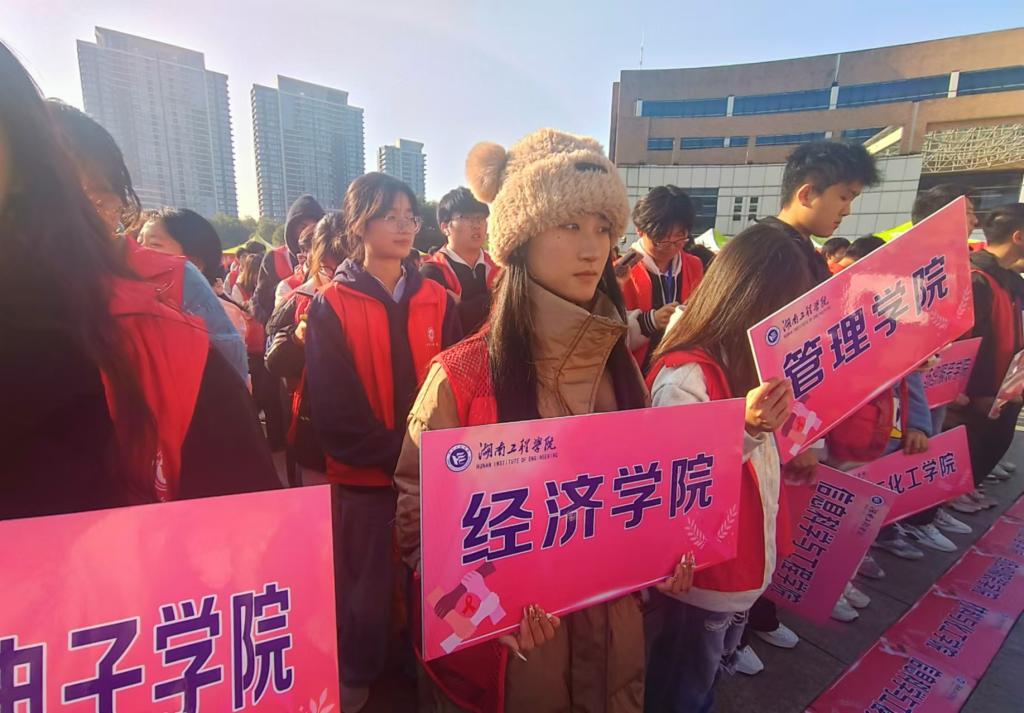 365英国上市公司