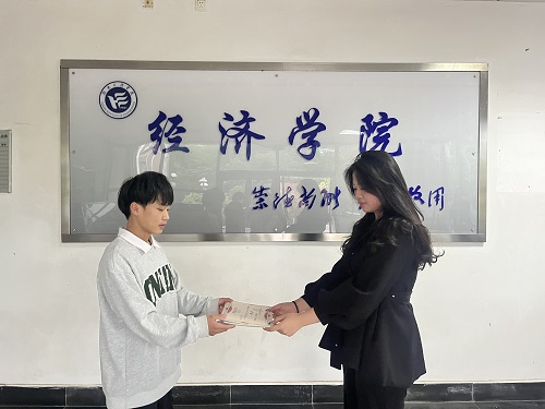 365英国上市公司