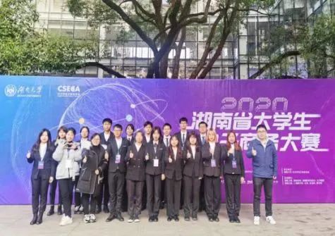 365英国上市公司