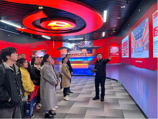 365英国上市公司