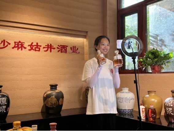 365英国上市公司