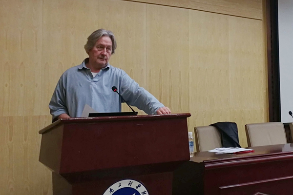 365英国上市公司