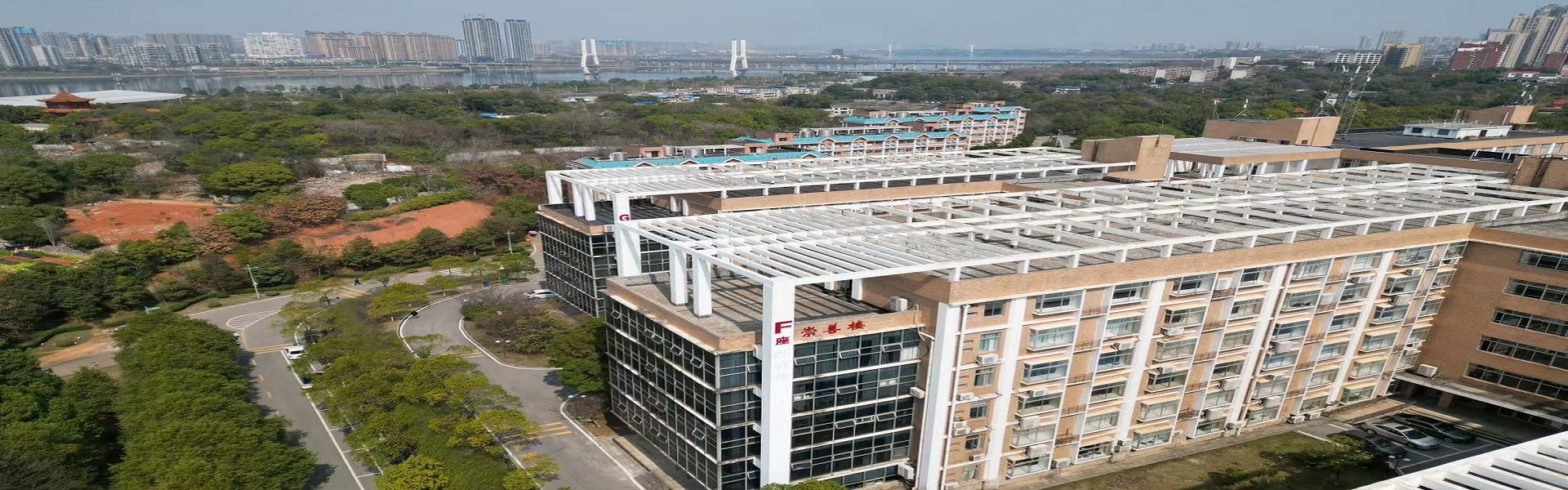 365英国上市公司